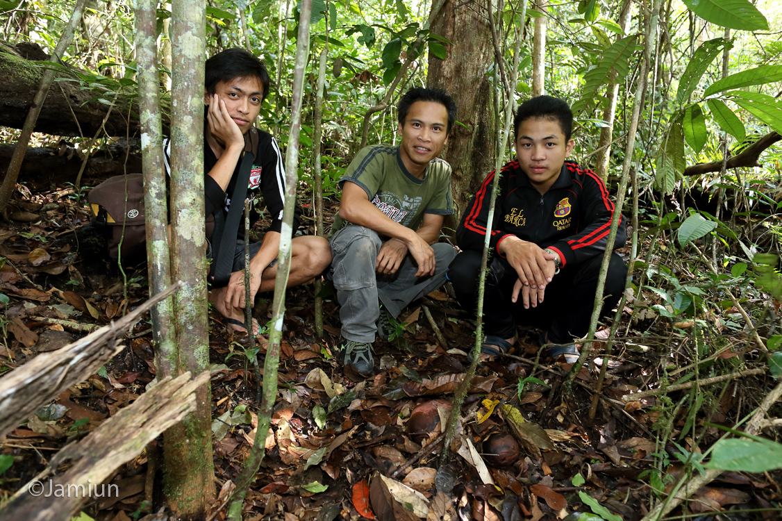 That me (center) with two of the villagers. They show us the Rafflesia flower. Not blooming yet.